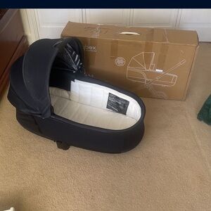 Cybex Black Baby Bassinet with White Interior